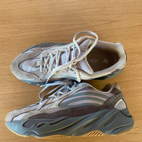 Nesten ubrukt Yeezy boost 700 v2 str 42 2/3