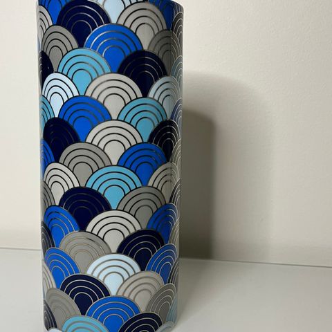 Vakker Jonathan Adler vase