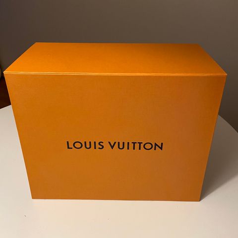 Stor Louis Vuitton eske