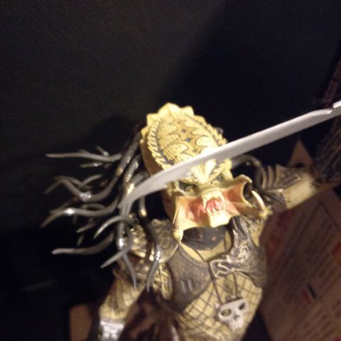 Kul Predator figur  selges!!!