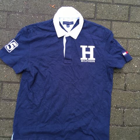 FLOTT Tommy Hilfiger skjorte kun 150kr!