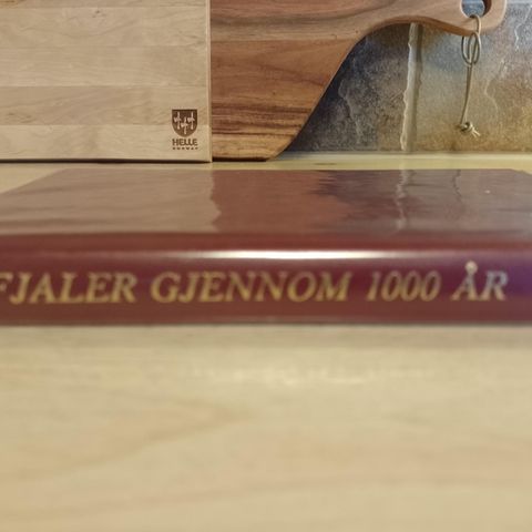 Fjaler gjennom 1000 år.