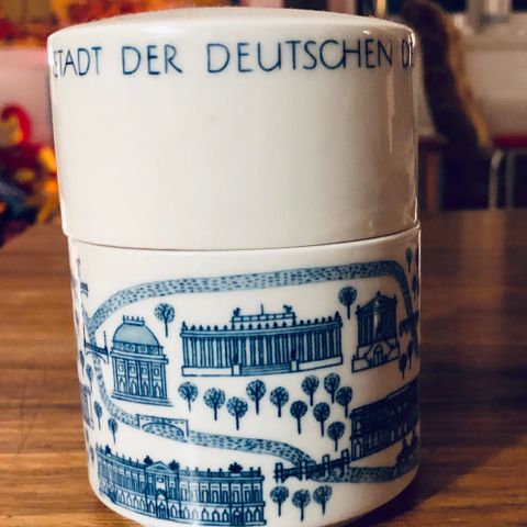 Meissen porselen. DDR Berlin. Nydelig design og støp. Øst-Berlin