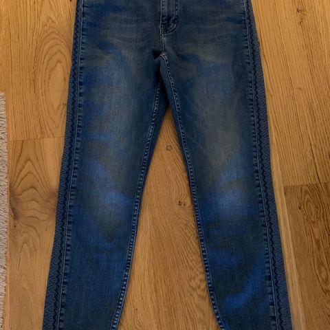 Jeans PULS, str 28 selges kr 140,-