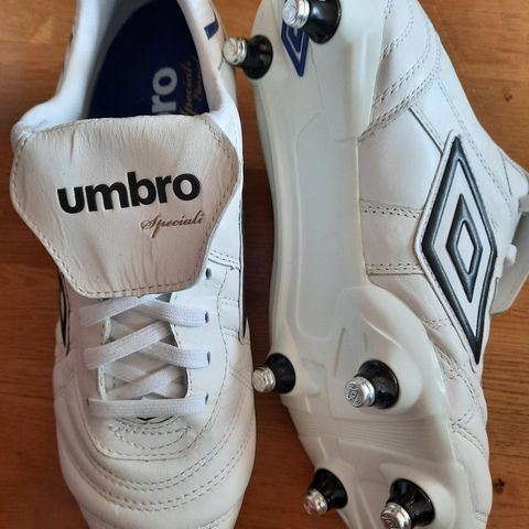 Fotballsko; Umbro limited eternals