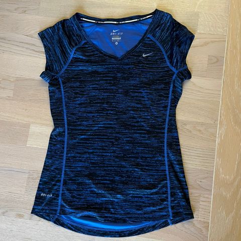 Nike treningstskjorte (XS)