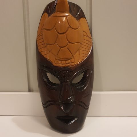 5 afrikanske masker.