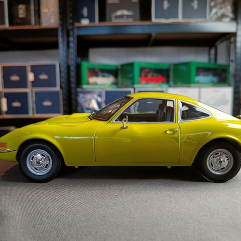 1970 modell Opel GT 1000 Minichamps lys grønn lakk skala 1:18