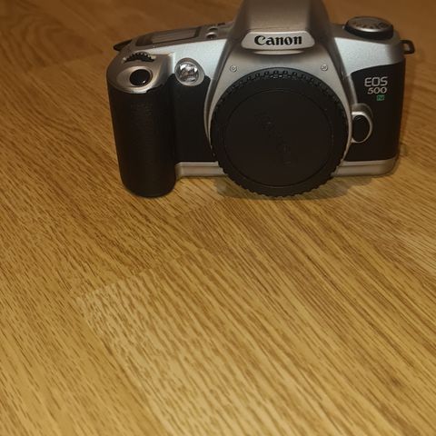 Canon EOS 500N speilreflekskamera selges