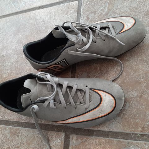 Nike fotballsko, str. 37.5