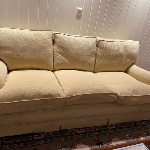 Meget pen 3 seter sofa med 2 stoler fra Slettvold