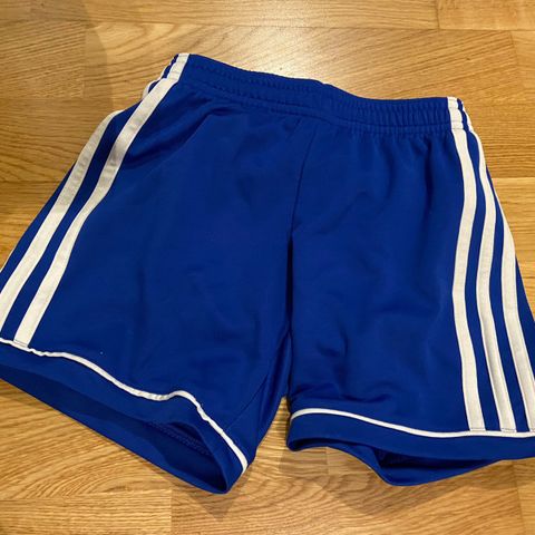 Shorts fra Adidas.