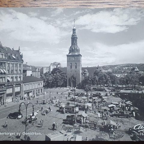 Postkort - Oslo. Stortorget og Domkirken (1956)