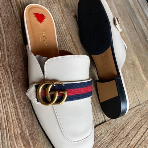 Hvite Gucci loafers