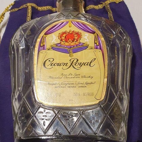 Crown Royal (Tom Flaske, kun til pynt)