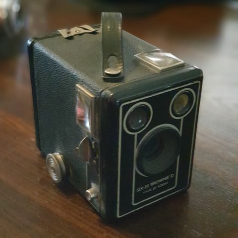 Antikt Kodak Six-20 'Brownie' D