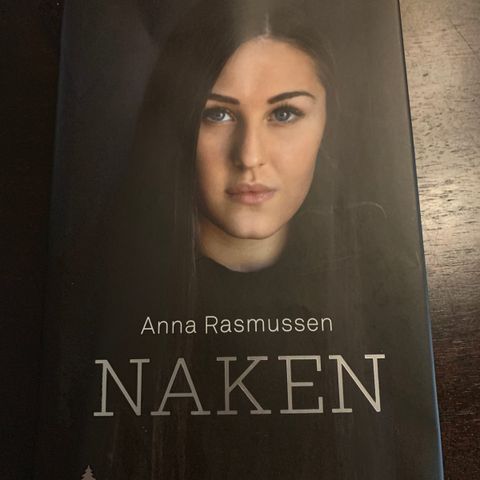 Naken av Anna Rasmusse