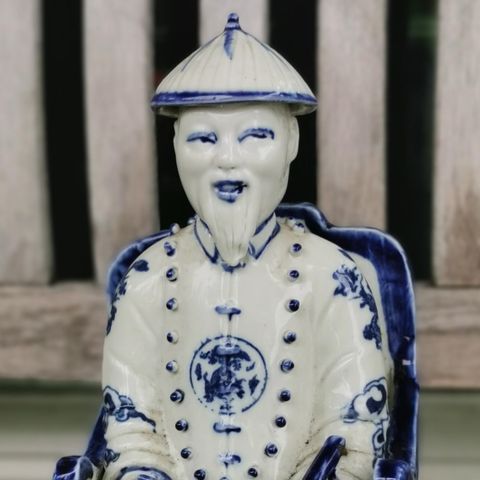 Kinesisk  porselen keiser figur