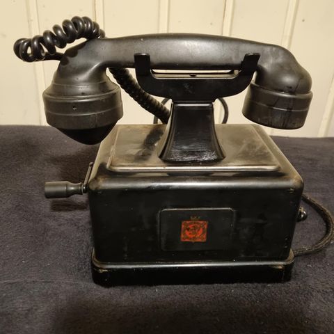 gammel svart telefon fra 1938