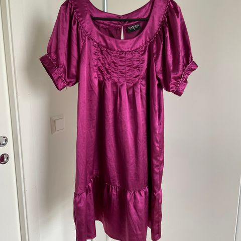 Rosa/lilla kjole fra Soaked in Luxury i str Small/Medium