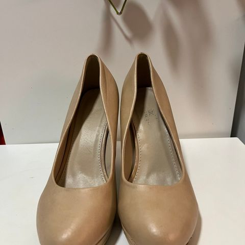 Pumps i nude