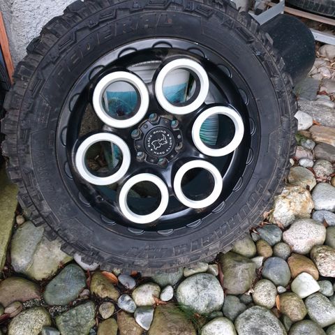 20'' Black Rhino med kraftige 33 dekk til chev silverado / Toyota LC / m.fl.