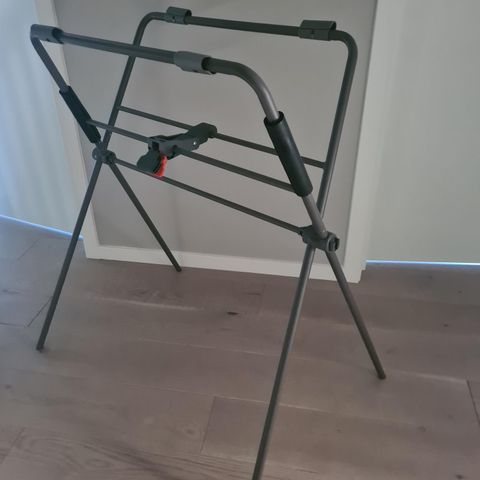 Stokke bath stand og nyfødtstøtte