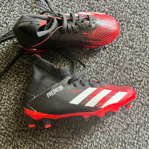 Adidas predator fotballsko str 20,3