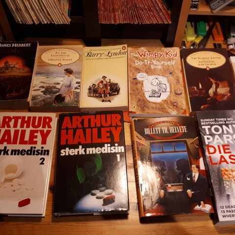 Norsk og Engelske bøker selges, se bilder