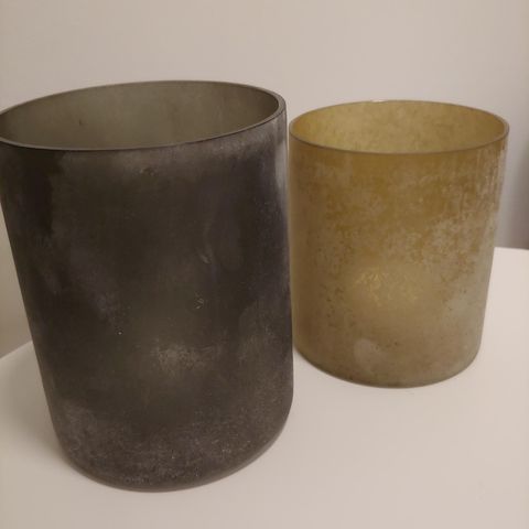 "Afife Votive Grey" & "Naga Votive Nature" fra Bloomingville selges.