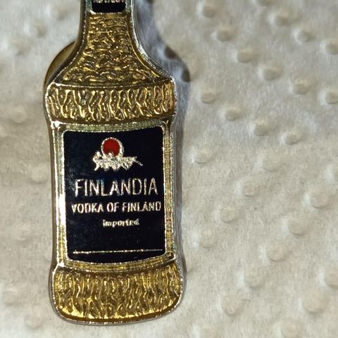 Pins med Finlandia reklame