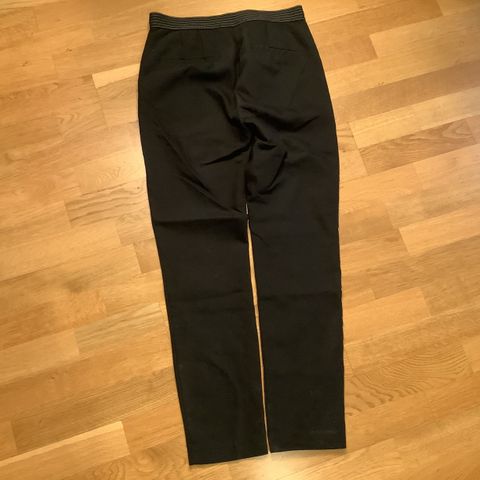 Sort bukse fra Zara. kr100