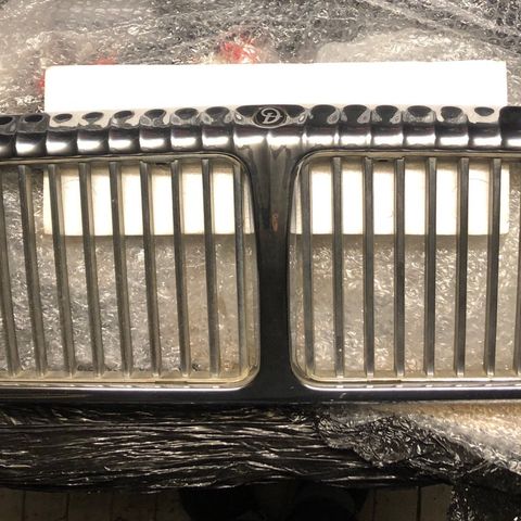 Daimler/Jaguar XJ40 grill