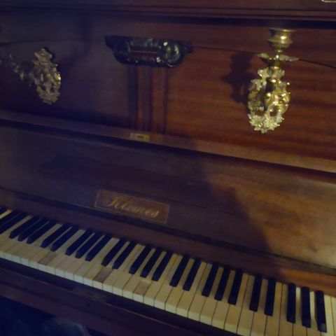Piano Klimes .
