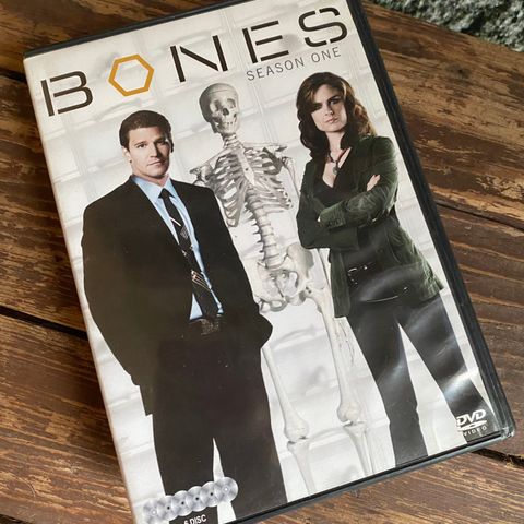 Serie Bones season 1, selges