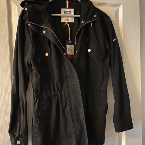 Sort jakke fra Tommy Hilfiger kr 400,-