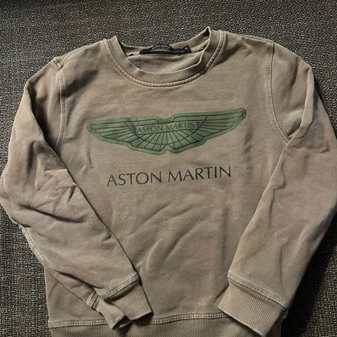 Aston Martin genser str 3 år