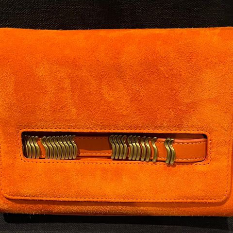 Lekker oransje Cala Jade clutch selges rimelig