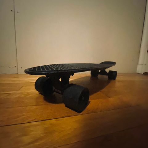 Pennyboard svart! (lite brukt Penny board 27")