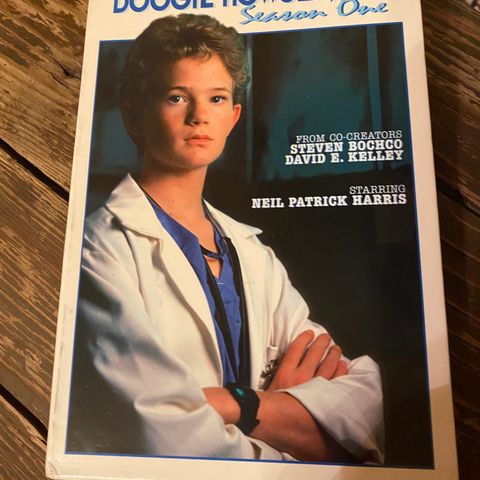 Nedsatt. Dr Howser season 1