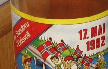 Eidsvoll-bru(s) -flaske fra åpning av bru ved Eidsvoll 1992