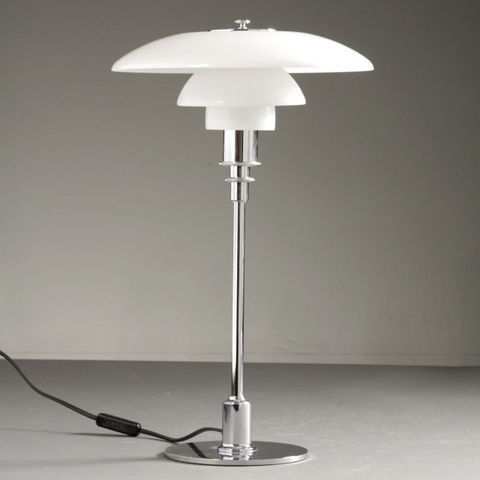 Poul Henningsen. PH 3/2 bordlampe