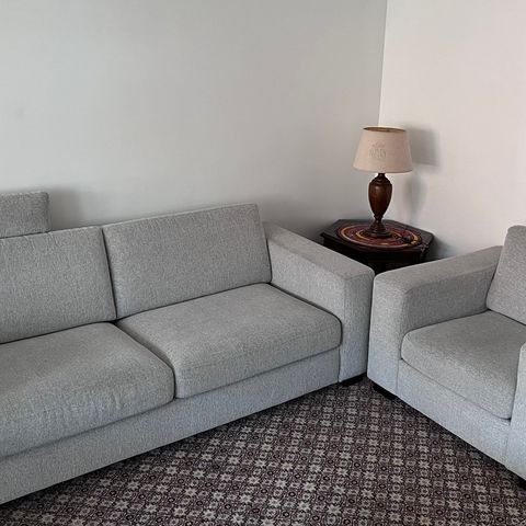 Pent brukt 3-Seter sofa med Lene sofa/Lenestol og nakkepute selges pga flytting