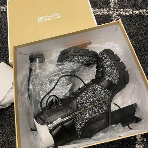 Selger skinn Michael Kors boots/sko