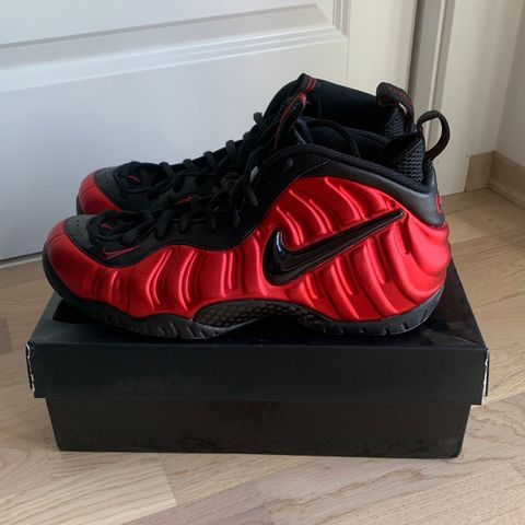 Nike foamposite University Red