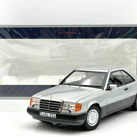 Mercedes 300 CE-24 Coupe - 1990 modell - sølv metallic - Limited - Norev - 1:18