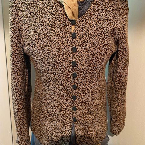 Vintage. Leopardmønstret Buksedrakt. Fra 80 tallet.