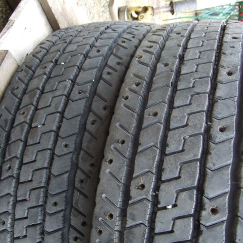 2 stk Bridgestone 265/70R19,5 Dekk