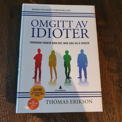 Bok "Omgitt av idioter"