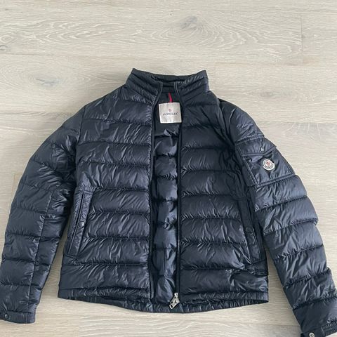 Moncler Lambot